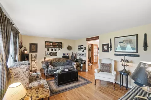 Living - 4170 Johnson Rd, Springfield, OH 45502 photo 1 of 6