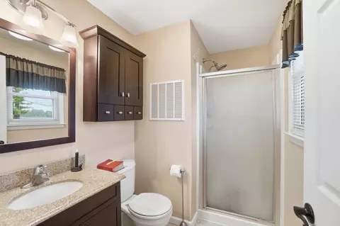 Bath - 4170 Johnson Rd, Springfield, OH 45502 photo 2 of 5