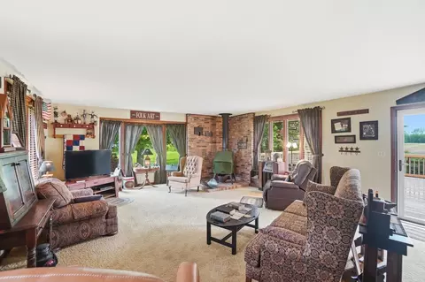Living - 4170 Johnson Rd, Springfield, OH 45502 photo 3 of 6
