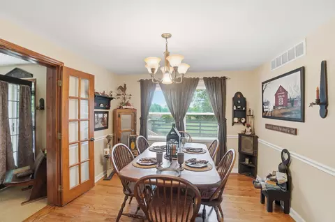 Dining - 4170 Johnson Rd, Springfield, OH 45502 photo 2 of 4