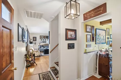 Entry Way - 4170 Johnson Rd, Springfield, OH 45502 photo 2 of 4