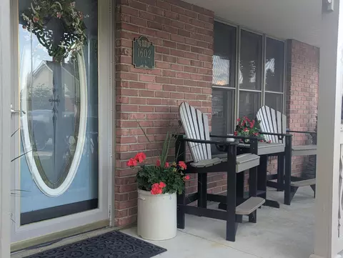 Exterior - 1602 Oldham Dr, Springfield, OH 45503 photo 2 of 9