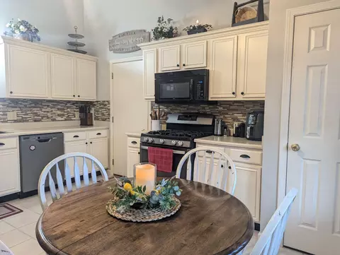 Kitchen - 1602 Oldham Dr, Springfield, OH 45503 photo 2 of 2