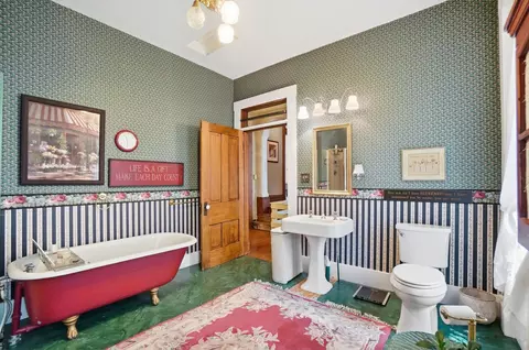 Bath - 329 S Plum St, Springfield, OH 45506 photo 4 of 5
