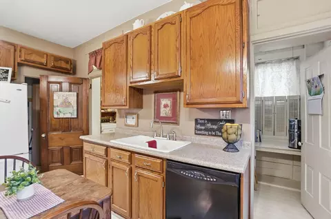Kitchen - 329 S Plum St, Springfield, OH 45506 photo 5 of 6