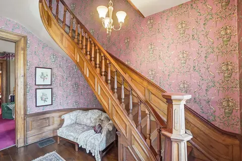 Entry Way - 329 S Plum St, Springfield, OH 45506 photo 2 of 4