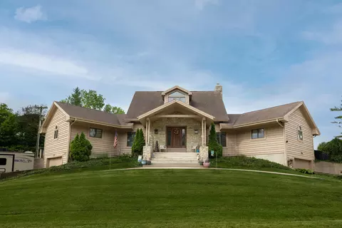 1000 Echo Lake Dr, Piqua, OH 45356