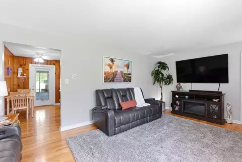Living - 708 Lawnview Ave, Springfield, OH 45505 photo 2 of 2