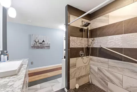 Bath - 708 Lawnview Ave, Springfield, OH 45505 photo 5 of 6