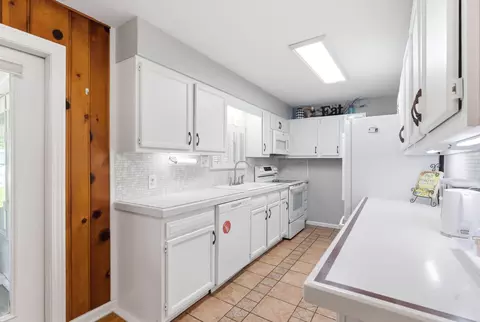 Kitchen - 708 Lawnview Ave, Springfield, OH 45505 photo 2 of 3