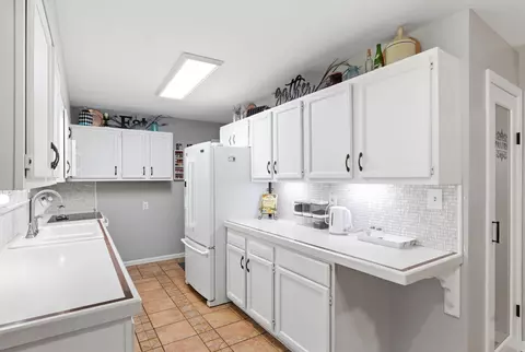 Kitchen - 708 Lawnview Ave, Springfield, OH 45505 photo 1 of 3