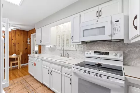 Kitchen - 708 Lawnview Ave, Springfield, OH 45505 photo 3 of 3