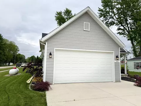 Exterior - 103 S Green St, Mendon, OH 45862 photo 7 of 8