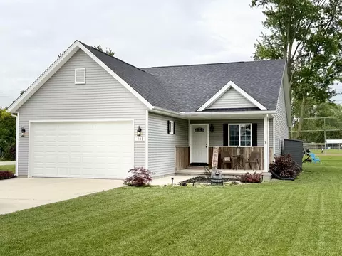 Exterior - 103 S Green St, Mendon, OH 45862 photo 2 of 8