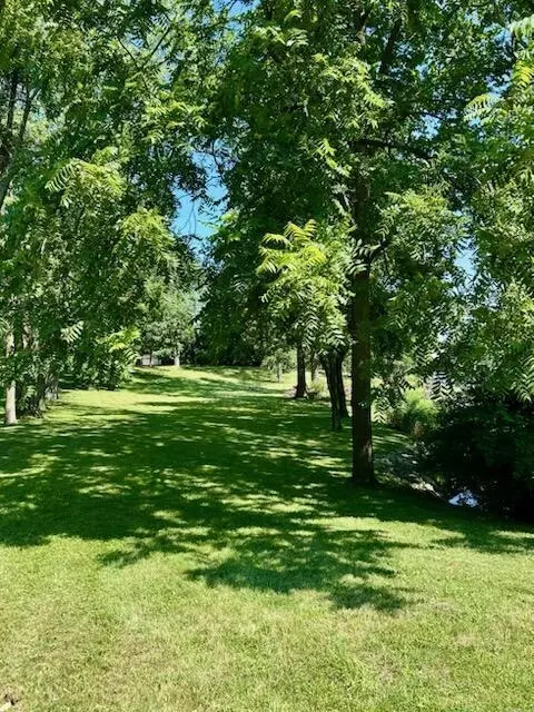 1410 E Choctaw Dr, London, OH 43140