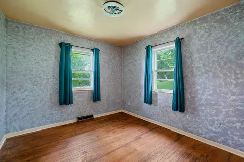 Bedroom - 2591 Old Springfield Rd, Springfield, OH 45502 photo 5 of 6