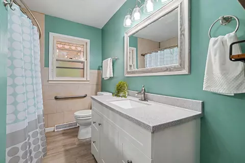 Bath - 2591 Old Springfield Rd, Springfield, OH 45502 photo 3 of 3