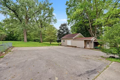 Exterior - 2591 Old Springfield Rd, Springfield, OH 45502 photo 7 of 24