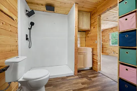 Bath - 2591 Old Springfield Rd, Springfield, OH 45502 photo 2 of 3
