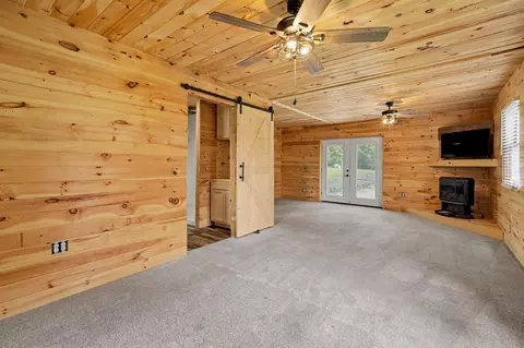 Living - 2591 Old Springfield Rd, Springfield, OH 45502 photo 3 of 3