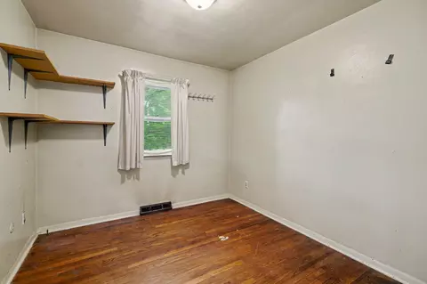 Bedroom - 2591 Old Springfield Rd, Springfield, OH 45502 photo 3 of 6
