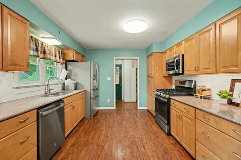 Kitchen - 2591 Old Springfield Rd, Springfield, OH 45502 photo 2 of 4