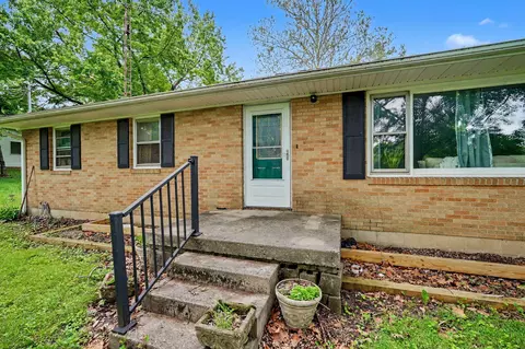 Exterior - 2591 Old Springfield Rd, Springfield, OH 45502 photo 5 of 24