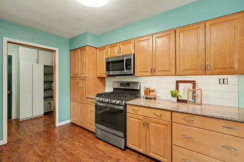 Kitchen - 2591 Old Springfield Rd, Springfield, OH 45502 photo 3 of 4