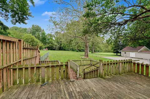 Exterior - 2591 Old Springfield Rd, Springfield, OH 45502 photo 12 of 24