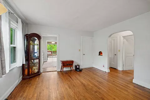 Living - 115 W Possum Rd, Springfield, OH 45506 photo 4 of 5