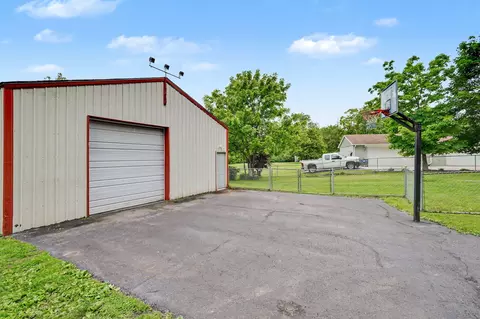 Exterior - 115 W Possum Rd, Springfield, OH 45506 photo 9 of 21