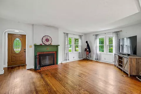 Living - 115 W Possum Rd, Springfield, OH 45506 photo 5 of 5