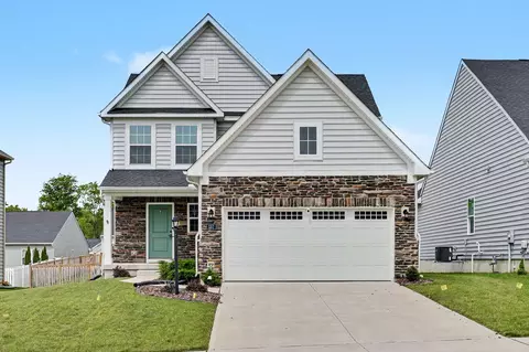 Exterior - 157 Cresting Rd, Fairborn, OH 45324 photo 2 of 12