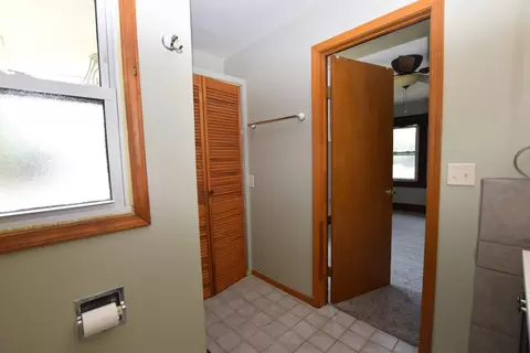 Bath - 705 E Cassilly St, Springfield, OH 45503 photo 7 of 7