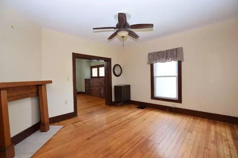 Living - 705 E Cassilly St, Springfield, OH 45503 photo 1 of 3