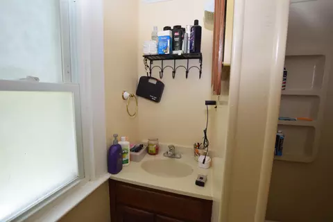 Bath - 705 E Cassilly St, Springfield, OH 45503 photo 2 of 5