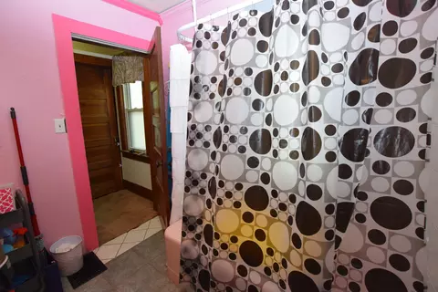 Bath - 705 E Cassilly St, Springfield, OH 45503 photo 5 of 5