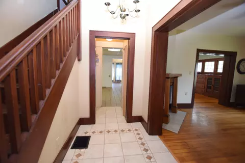 Entry Way - 705 E Cassilly St, Springfield, OH 45503 photo 3 of 7