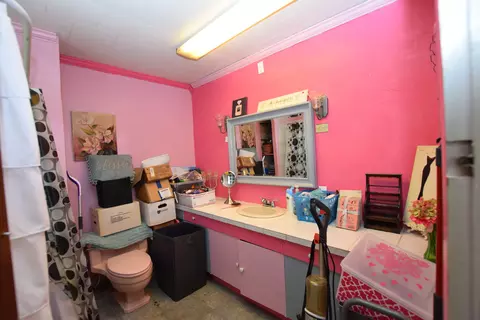 Bath - 705 E Cassilly St, Springfield, OH 45503 photo 4 of 5