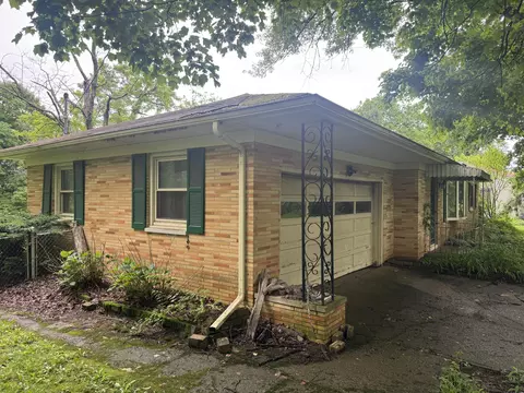 Exterior - 254 Oakridge Dr, Springfield, OH 45504 photo 5 of 11