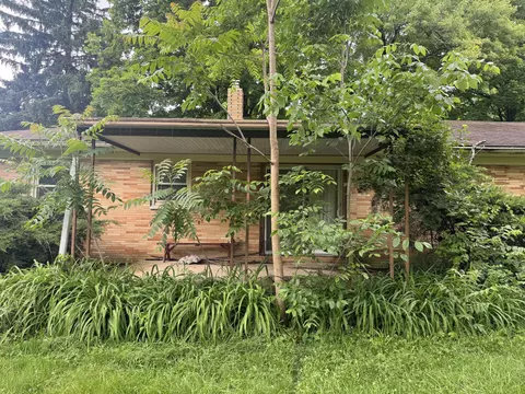 Exterior - 254 Oakridge Dr, Springfield, OH 45504 photo 7 of 11