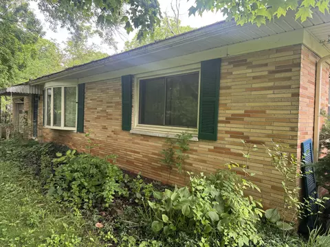 Exterior - 254 Oakridge Dr, Springfield, OH 45504 photo 3 of 11