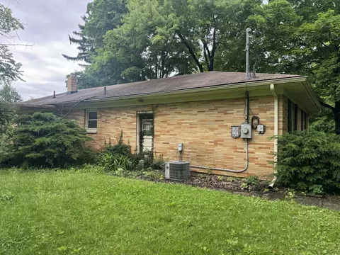 Exterior - 254 Oakridge Dr, Springfield, OH 45504 photo 6 of 11