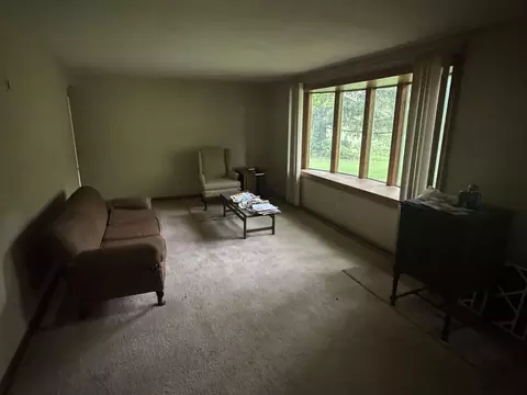 Living - 254 Oakridge Dr, Springfield, OH 45504 photo 1 of 2