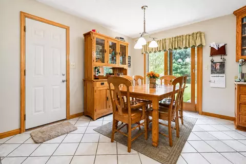 Dining - 4401 Mumper Rd, Springfield, OH 45502 photo 2 of 3