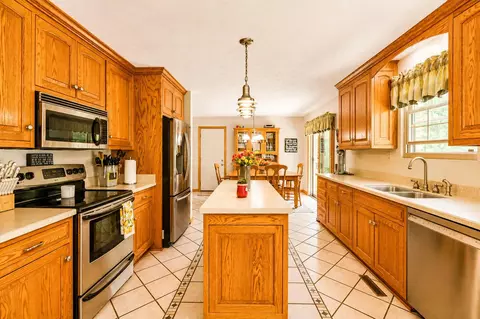 Kitchen - 4401 Mumper Rd, Springfield, OH 45502 photo 2 of 3