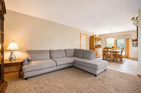 Living - 4401 Mumper Rd, Springfield, OH 45502 photo 3 of 6