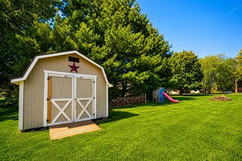 Exterior - 4401 Mumper Rd, Springfield, OH 45502 photo 7 of 9