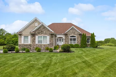 53 Clubhouse Dr, South Charleston, OH 45368
