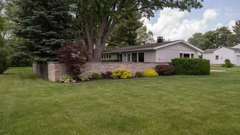 Exterior - 29 Gordon Rd, Springfield, OH 45504 photo 2 of 10